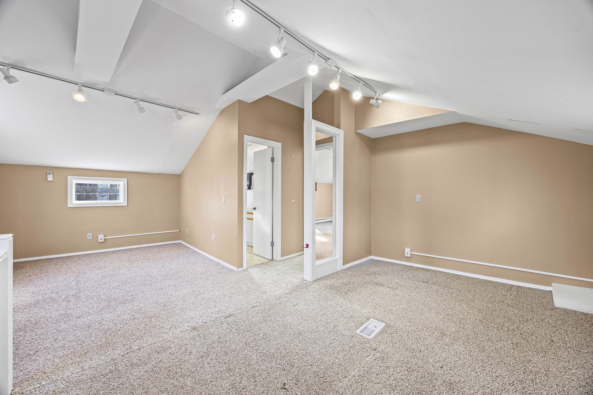 1478 Marsh Rd, Pittsford, NY for lease Interior Photo- Image 1 of 9