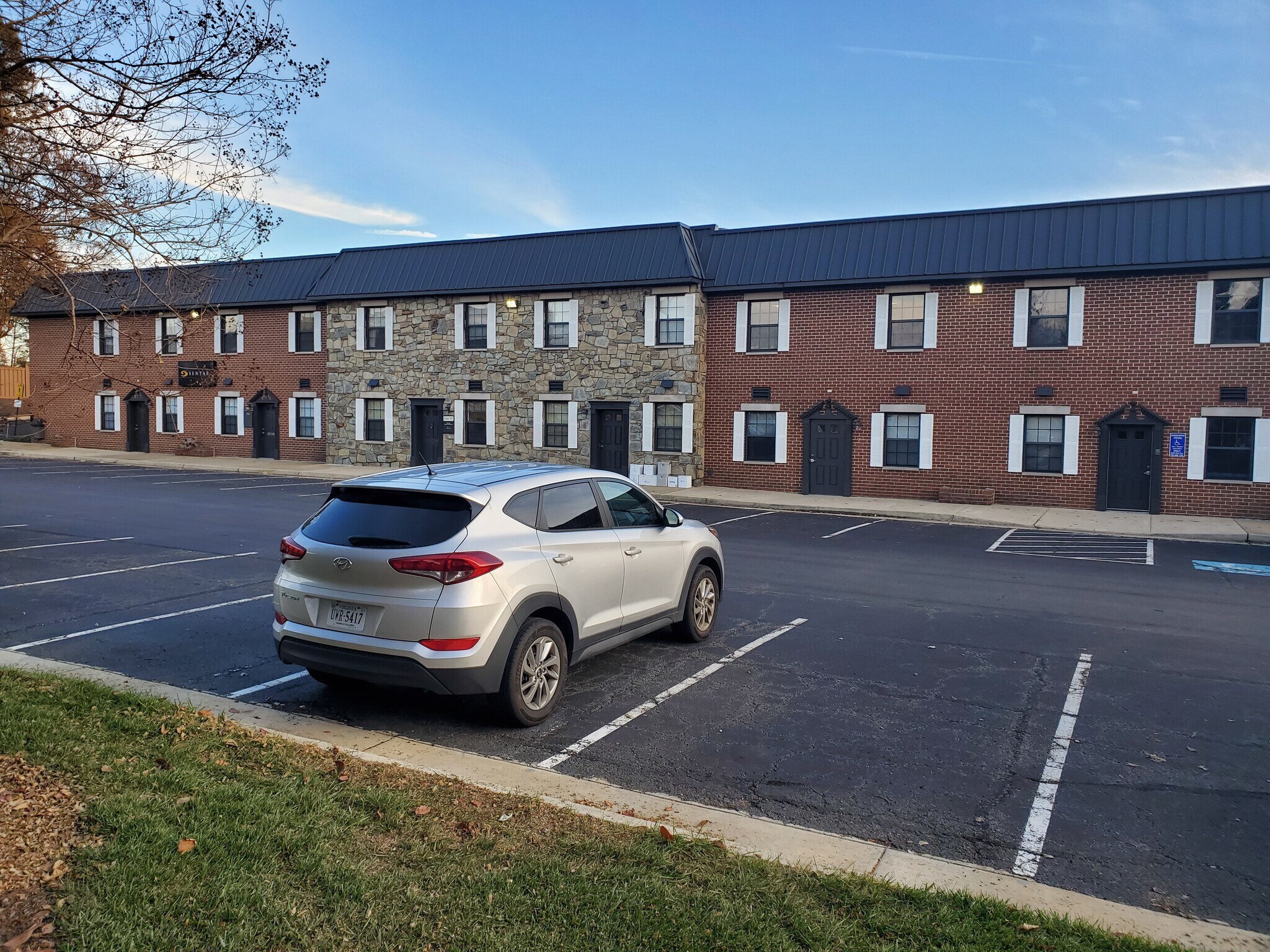 8101 Hinson Farm Rd, Alexandria, VA à louer Photo du bâtiment- Image 1 de 6