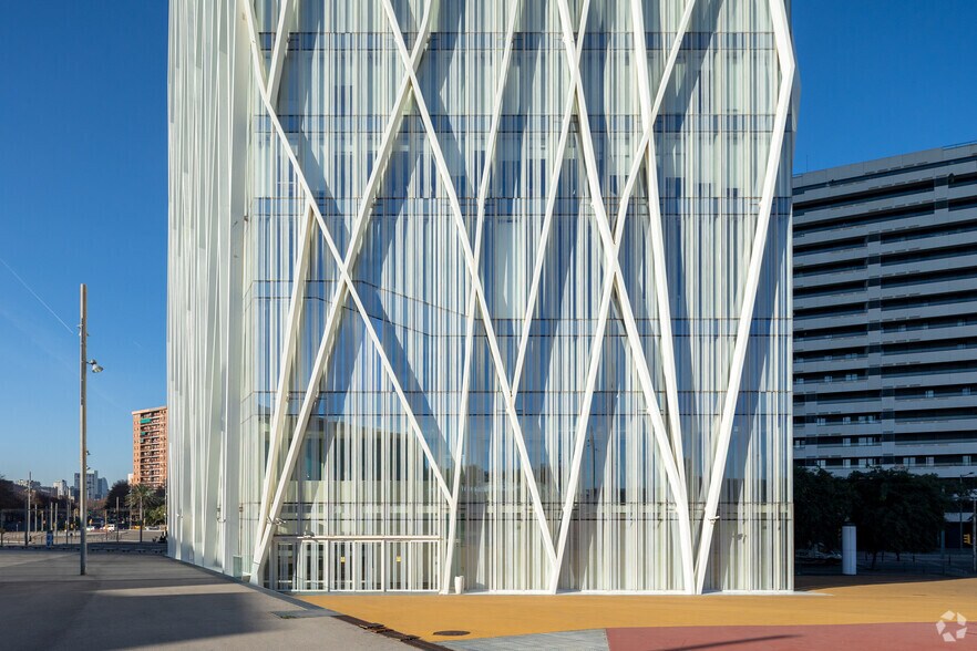 Plaça d'Ernest Lluch, 5, Barcelona, Barcelona for lease - Building Photo - Image 3 of 10