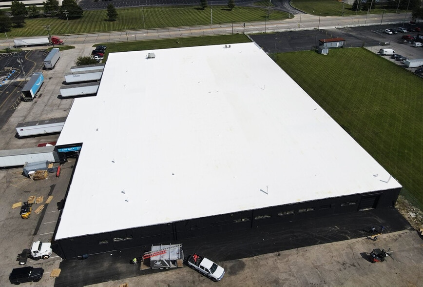 195 Phillipi Rd, Columbus, OH for sale - Building Photo - Image 2 of 9