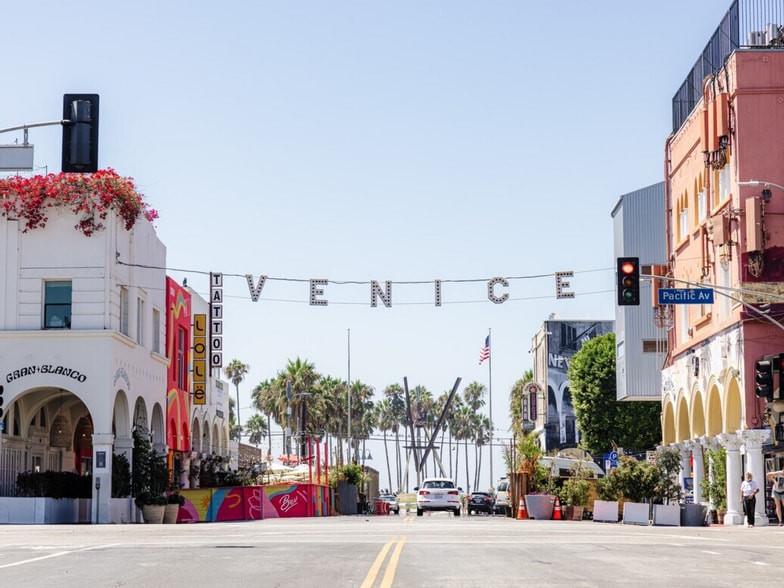 70-72 Windward Ave, Venice, CA à vendre - Photo du bâtiment - Image 3 de 5