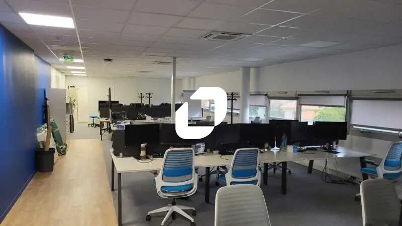 Office in Canéjan for lease - Building Photo - Image 1 of 9