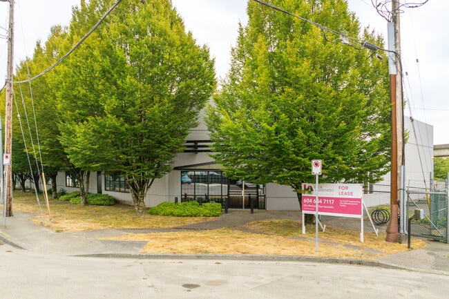 Plus de détails pour 5542 Short St, Burnaby, BC - Industriel à louer