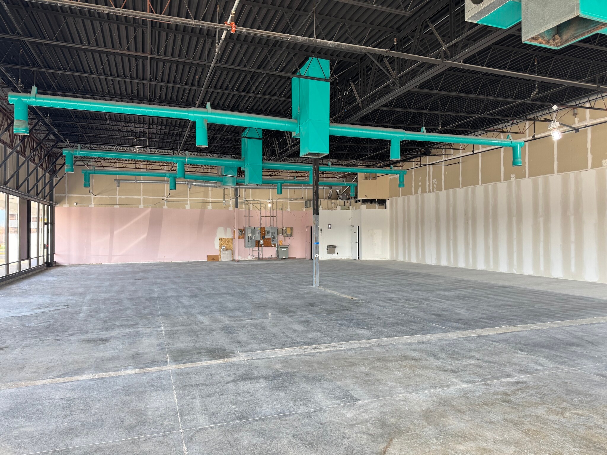 1715-1749 Beam Ave, Maplewood, MN for lease Building Photo- Image 1 of 19