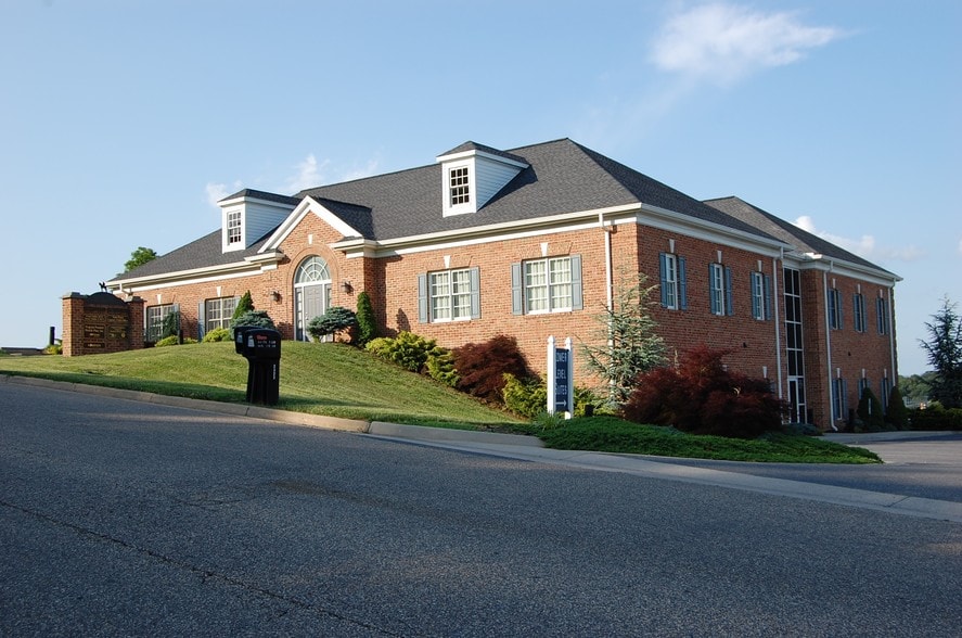 2322 Blue Stone Hills Dr, Harrisonburg, VA for lease - Building Photo - Image 3 of 6