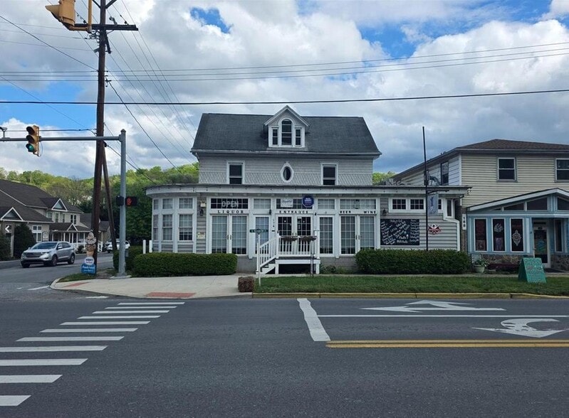 174 N Washington St, Berkeley Springs, WV à vendre - Photo du bâtiment - Image 2 de 19