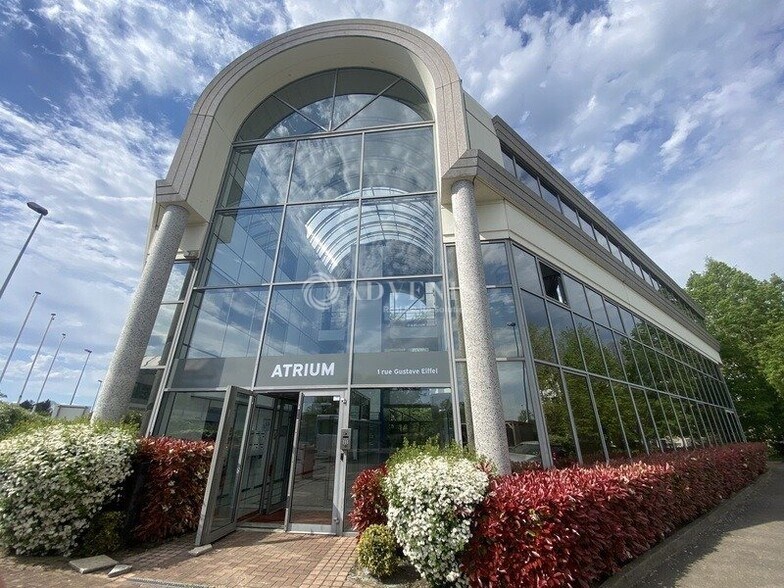 Bureau dans Poissy à louer - Photo du bâtiment - Image 3 de 12