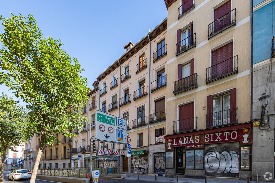 Multi-résidentiel dans Madrid, MAD à vendre - Photo du bâtiment - Image 2 de 2