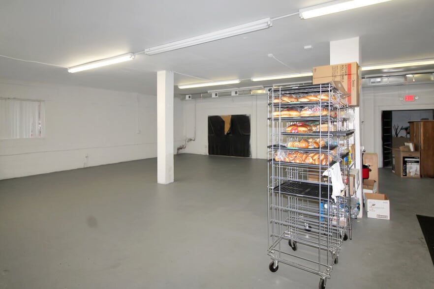 17400 Savage Rd, Belleville, MI for lease - Building Photo - Image 3 of 3