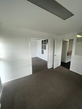 107 Dandenong Rd, Jamboree Heights for lease Interior Photo- Image 2 of 10