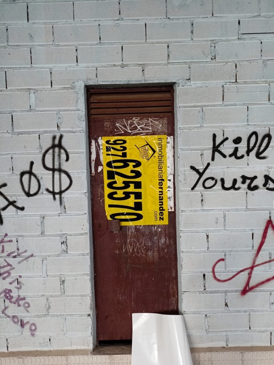 Retail in Cáceres for lease Building Photo- Image 1 of 2