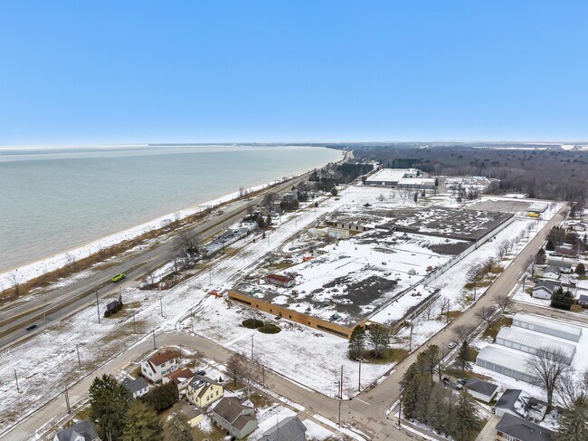 More details for 606 Parkway Blvd, Two Rivers, WI - Industrial for Lease