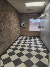 1102-1104 W Fairfield Rd, High Point, NC for lease Interior Photo- Image 2 of 5