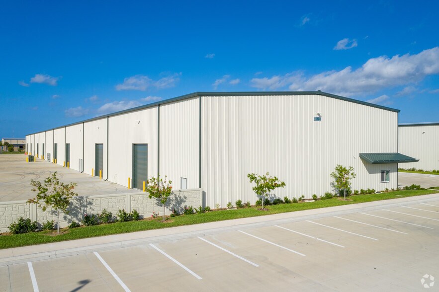 16140 Lee Rd, Fort Myers, FL à louer - Photo du bâtiment - Image 2 de 10