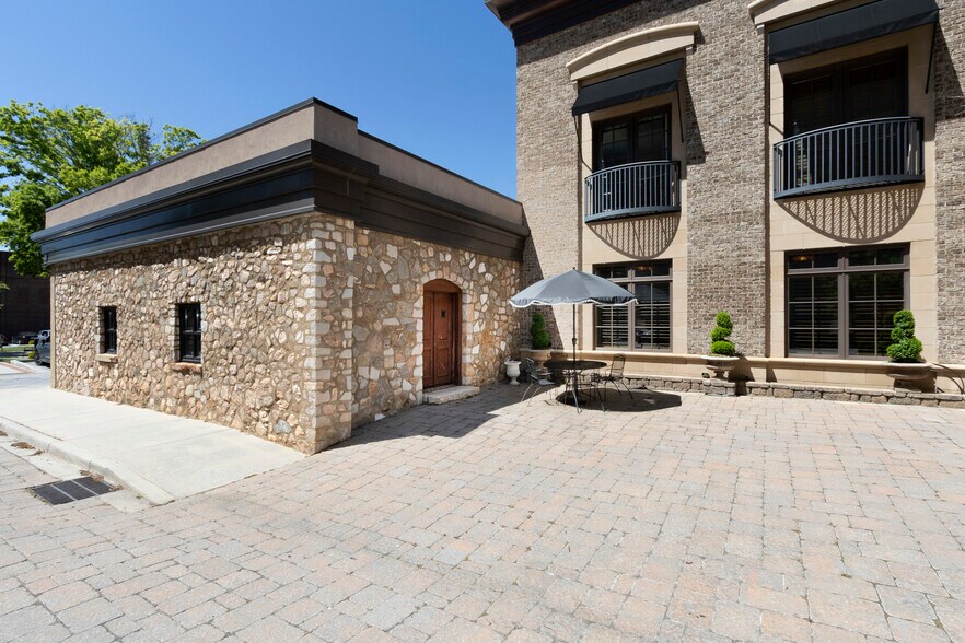151 E Church St, Anderson, SC à louer - Photo du bâtiment - Image 2 de 22