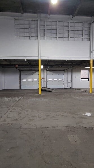 237 E Aurora St, Waterbury, CT for lease - Commercial Listing Video - Image 2 of 27