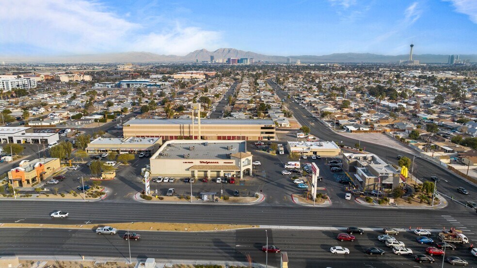 401-481 S Decatur Blvd, Las Vegas, NV à louer - Photo du bâtiment - Image 1 de 3