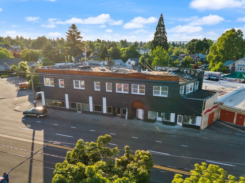 7311-7331 NE Sandy Blvd, Portland, OR à louer - Photo du bâtiment - Image 3 de 7