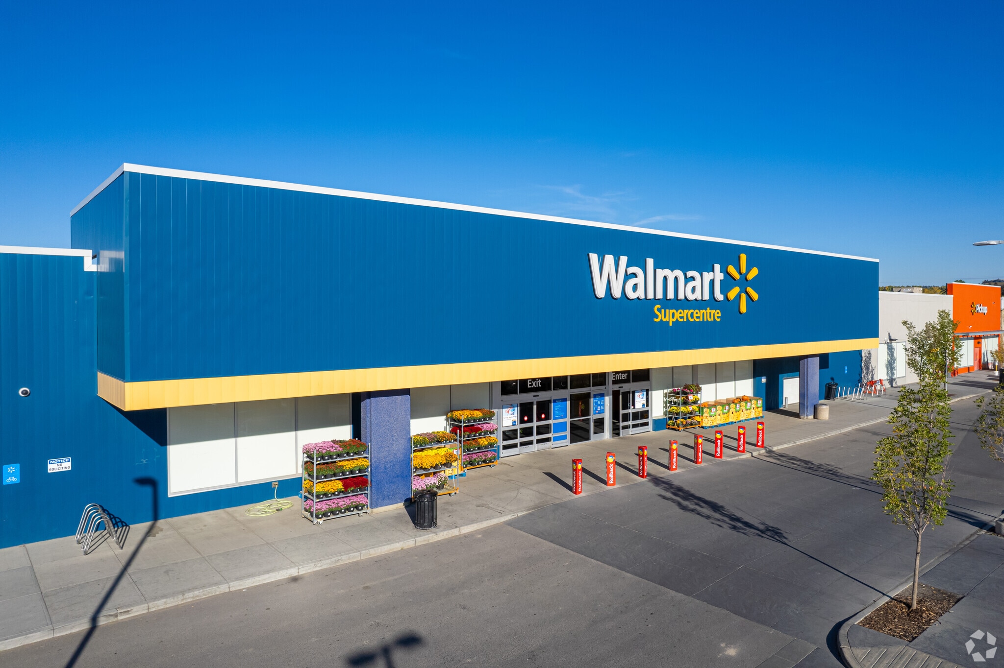 Retail in Calgary, AB for sale Primary Photo- Image 1 of 1