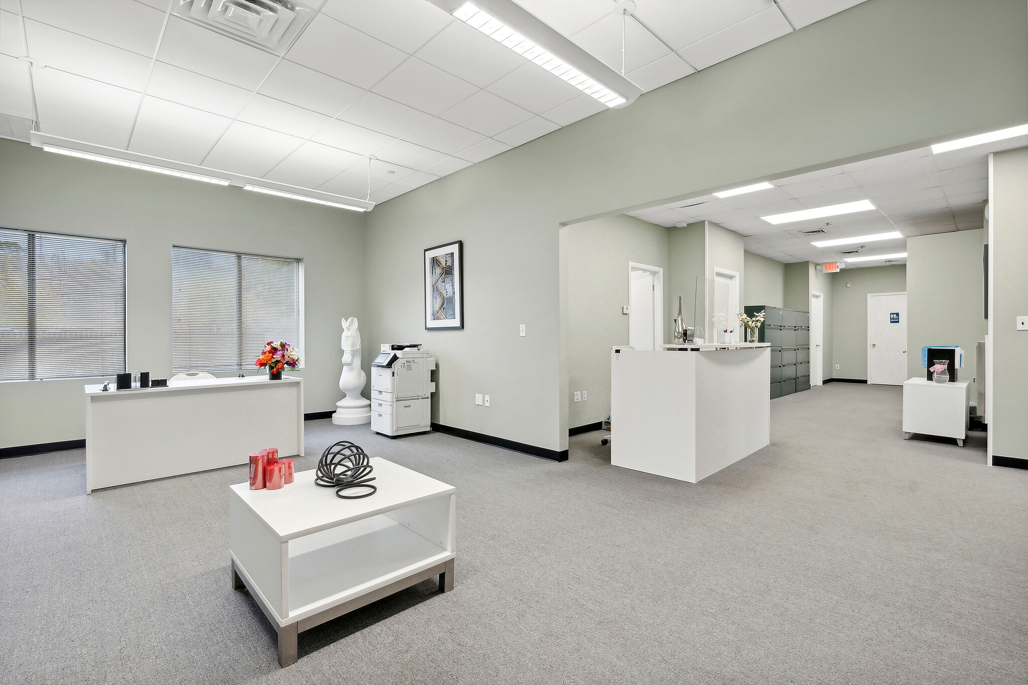 170-200 Old Country Rd, Riverhead, NY for lease Interior Photo- Image 1 of 5