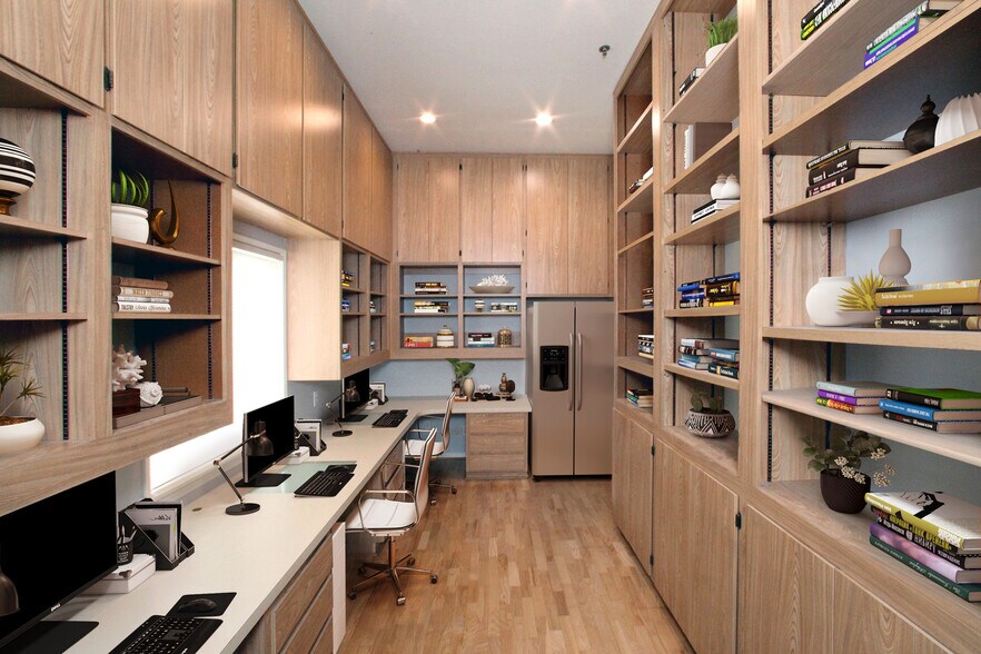 8092 Warner Ave, Huntington Beach, CA à louer - Photo du bâtiment - Image 2 de 16