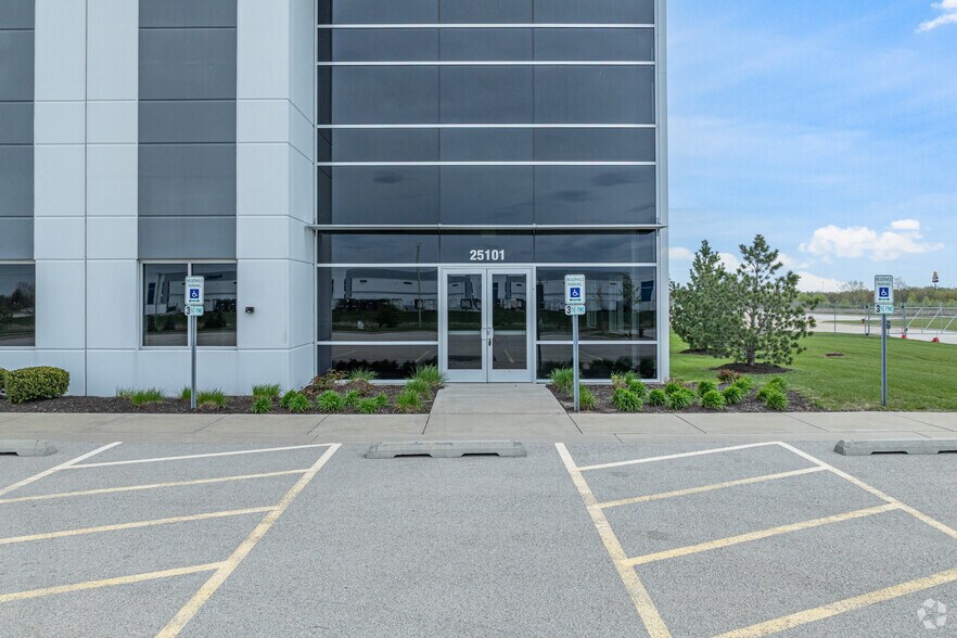 25101 S Ridgeland Ave, Monee, IL à louer - Photo du bâtiment - Image 2 de 5