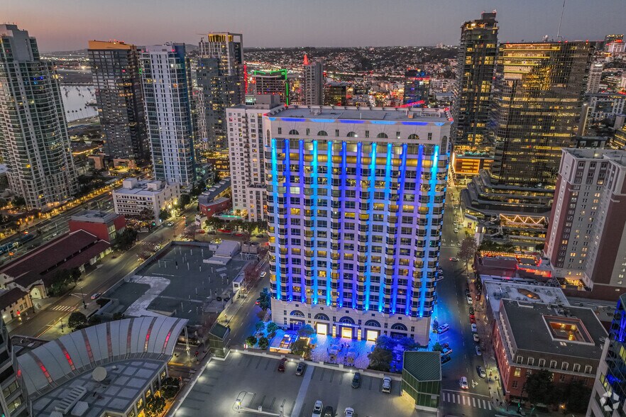 550 W C St, San Diego, CA à louer - Photo du bâtiment - Image 3 de 16