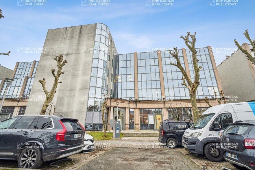 Office in Neuilly-Plaisance for sale - Building Photo - Image 1 of 13