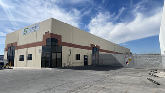 Las Vegas Freestanding ±10,505 sf Industrial - Services immobiliers commerciaux