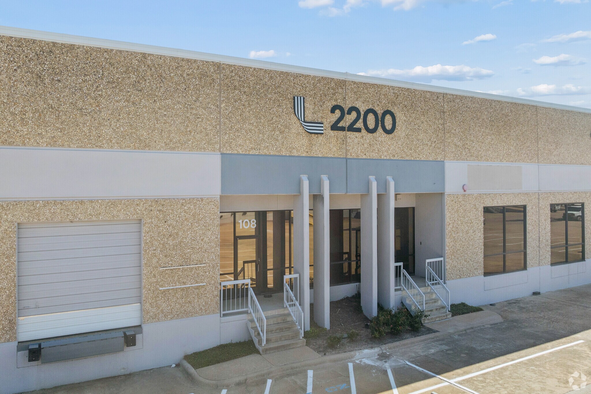 2200 Denton Dr, Austin, TX à louer Photo principale- Image 1 de 31
