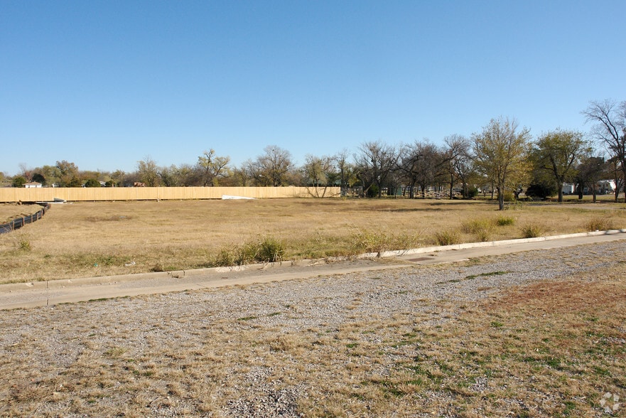 212 SW Sheridan Rd, Lawton, OK à vendre - Photo du bâtiment - Image 2 de 4