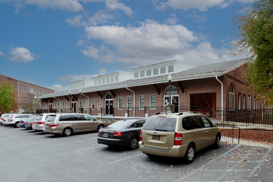 724 Yorklyn Rd, Hockessin, DE à louer - Photo du bâtiment - Image 3 de 10