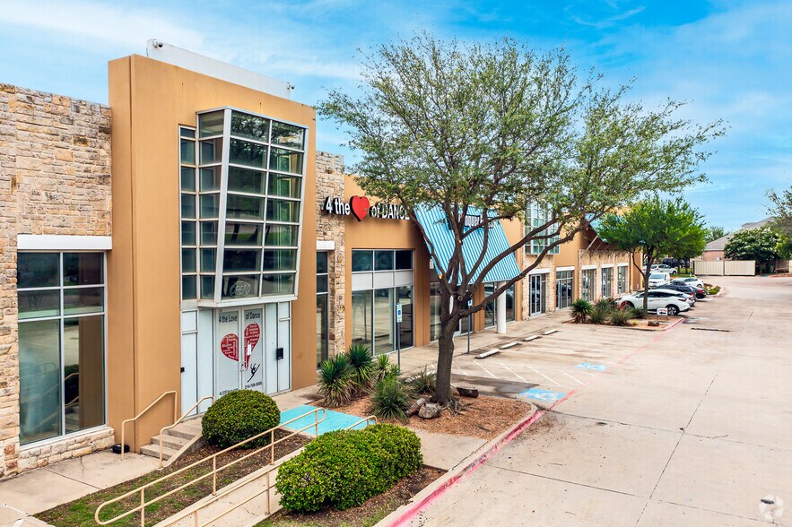 4681 Ohio Dr, Frisco, TX à louer - Photo du bâtiment - Image 3 de 6