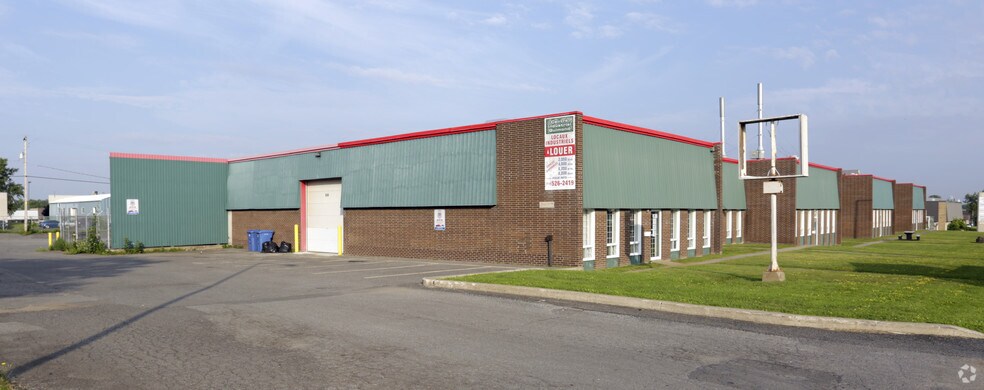 610-638 Boul Guimond, Longueuil, QC à louer - Photo du bâtiment - Image 2 de 2