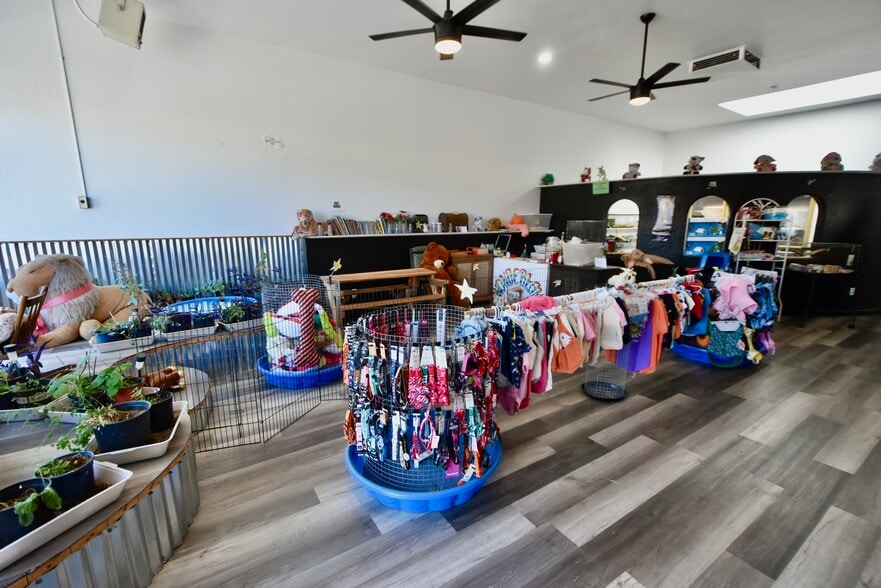 115 S Main St, Yreka, CA for sale - Building Photo - Image 2 of 27