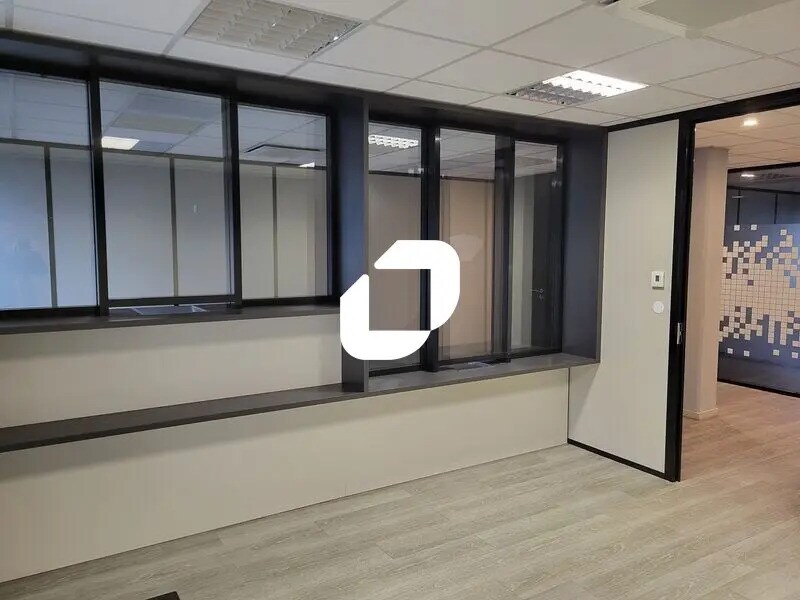 Office in Mérignac for lease Interior Photo- Image 1 of 11