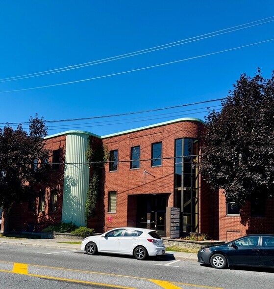 1085 Ch Du Côteau-Rouge, Longueuil, QC à louer - Photo du bâtiment - Image 3 de 11