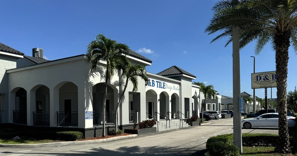 8347-8369 NW 36th St, Miami, FL à louer - Photo principale - Image 1 de 18