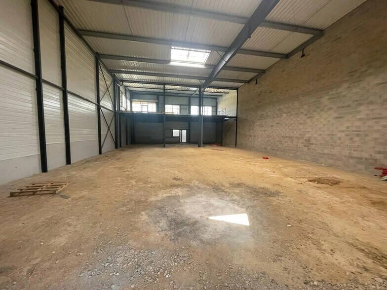 Local d'activités dans Marines à vendre - Photo du bâtiment - Image 3 de 16