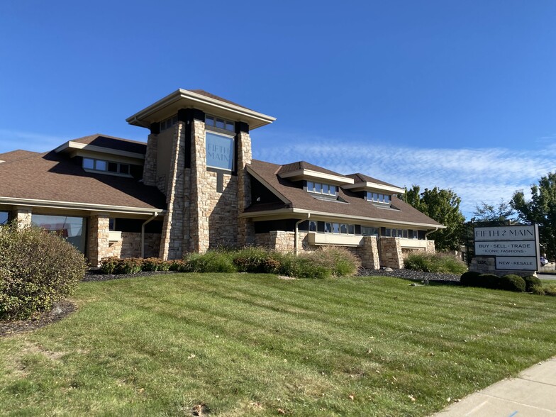 1550-1556 W Mequon Rd, Mequon, WI à louer - Photo du bâtiment - Image 2 de 17