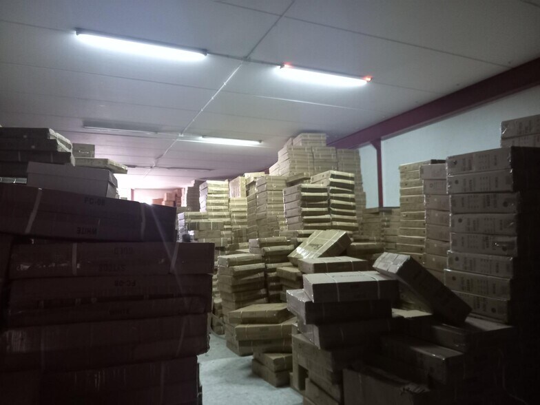 Industrial in Elche for lease - Building Photo - Image 3 of 12