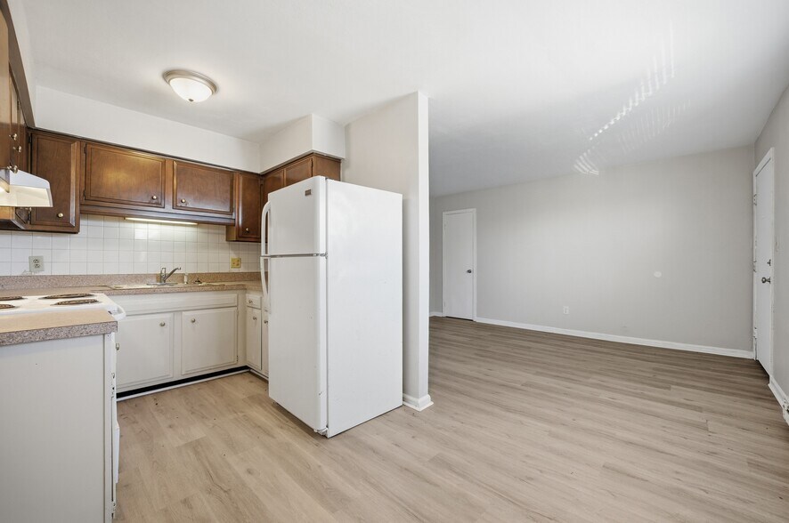 3475 Azalea Garden Rd, Norfolk, VA à vendre - Photo du bâtiment - Image 3 de 8