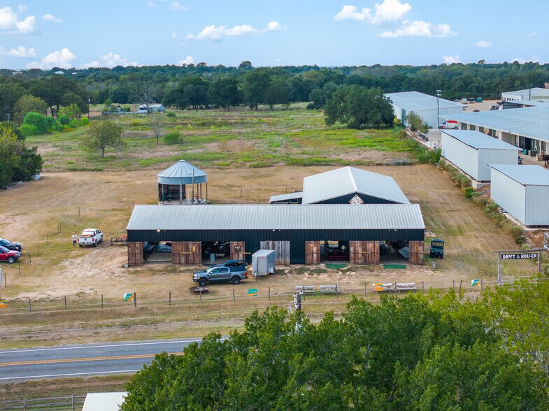 1440 TX-237 Hwy, Round Top, TX à vendre - Photo du bâtiment - Image 2 de 17