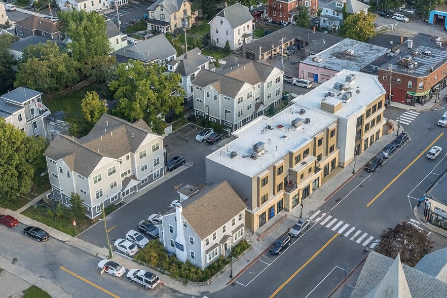 550 Moody St, Waltham, MA à louer - Photo du bâtiment - Image 3 de 3