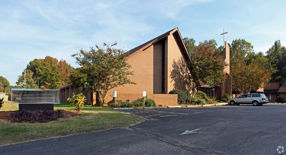 555 SW Maynard Rd, Cary, NC for sale - Building Photo - Image 1 of 23