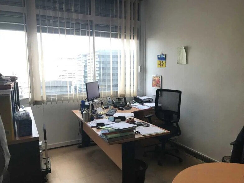 Bureau dans Sotteville-lès-Rouen à louer - Photo du bâtiment - Image 3 de 15