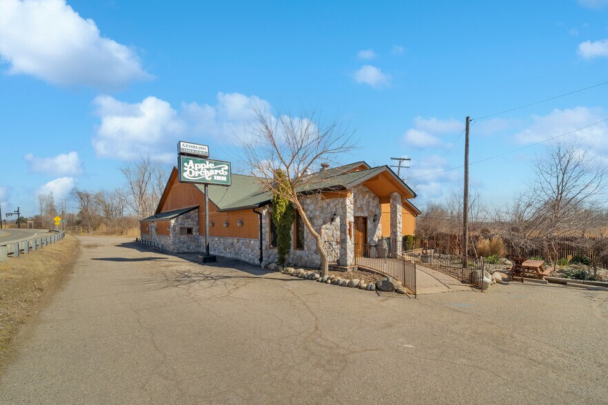 62840 Van Dyke Rd, Washington, MI à vendre - Photo du bâtiment - Image 1 de 18