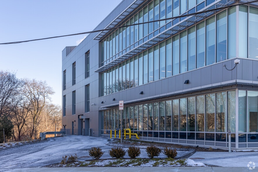23 Elm St, Watertown, MA for lease - Building Photo - Image 3 of 5