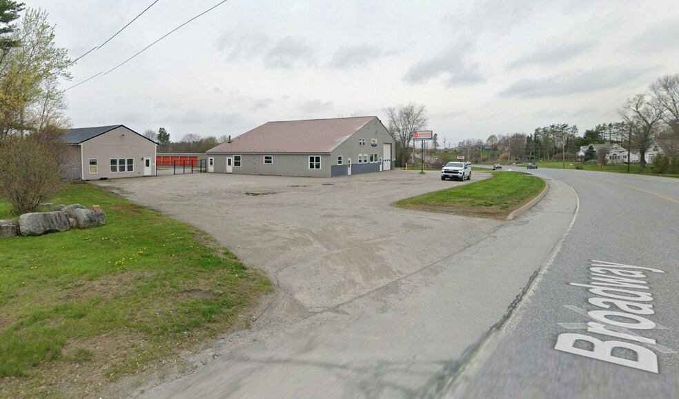 1670 Broadway, Bangor, ME à louer - Photo du bâtiment - Image 2 de 3