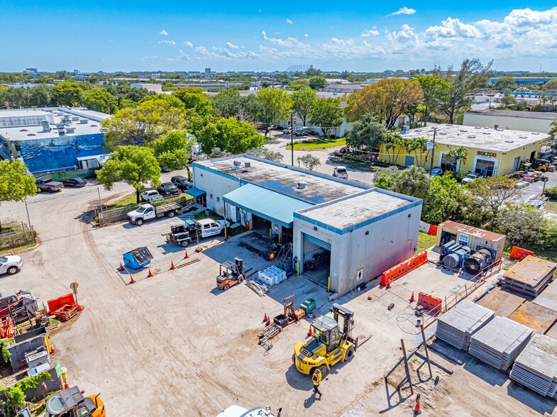 808 NW 12th Ave, Pompano Beach, FL for lease - Building Photo - Image 2 of 11